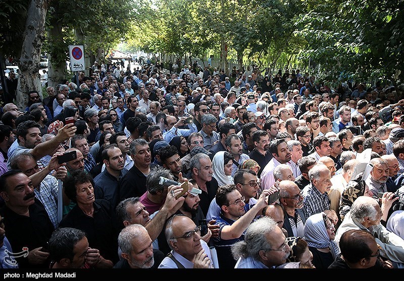 حواشی زشت مراسم تشییع و تدفین عزت‌الله انتظامی + عکس