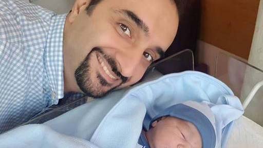 مجری معروف تلویزیون در کنار فرزند تازه متولد شده‌اش + عکس