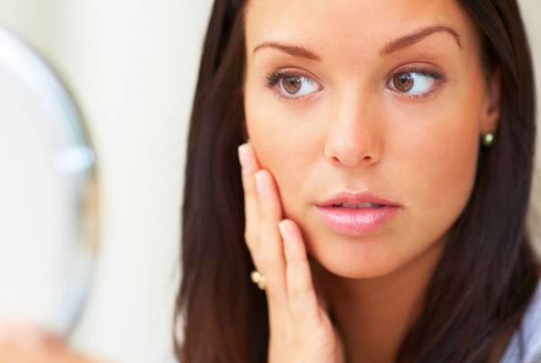 با سیب گلاب یک کرم شب خانگی فوق العاده درست کنید+دستور تهیه