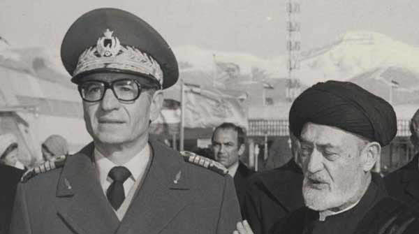 عکس یادگاری امام جمعه تهران با شاه! (عکس)