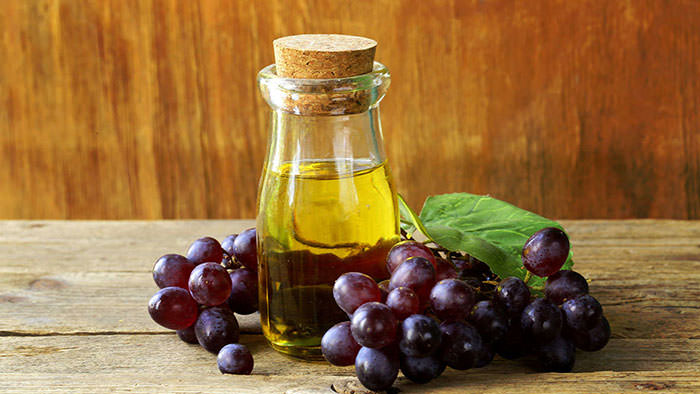 معجزه خواص روغن هسته انگور در زیبایی پوست