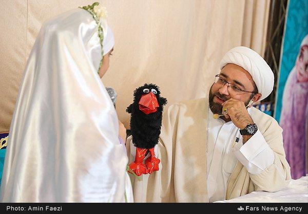 عروسک گردانی یک طلبه برای کودکان! + عکس
