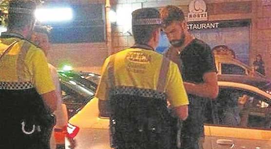 فوتبالیست معروف توسط پلیس دستگیر شد + عکس