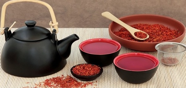 هشدار؛ خانم‌های باردار در مصرف چای زعفران احتیاط کنند