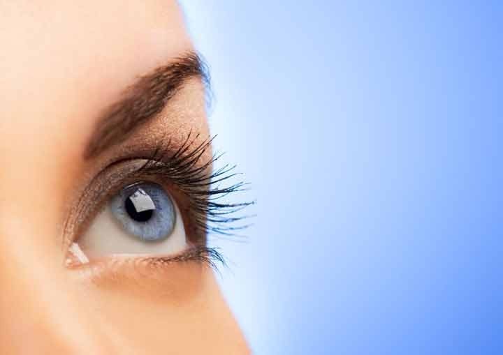 چرا مژه و ابرو مانند موهای سر رشد نمی کنند؟