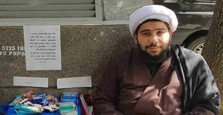 روحانی احمدی نژادی جنجالی دستفروش شد! + عکس