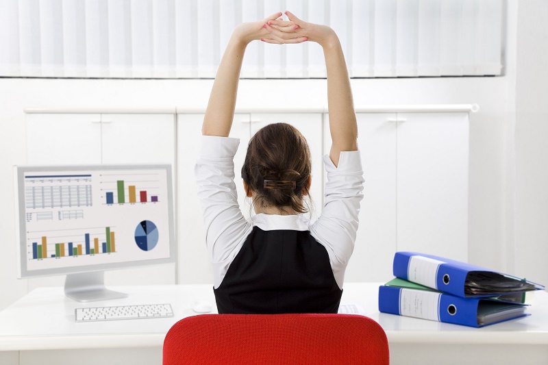  ۶ ورزش ساده برای رفع خستگی در محیط کار