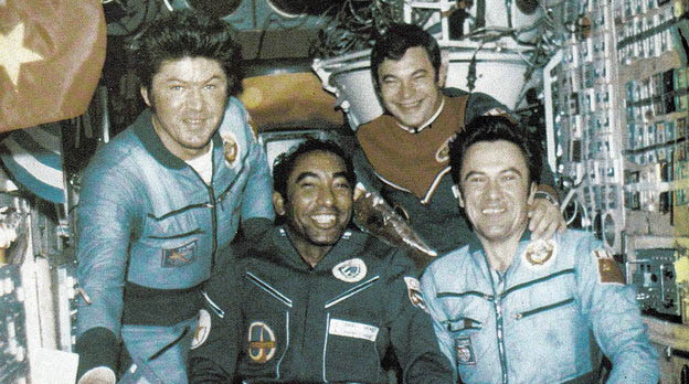 نخستین سیاهپوستی که به فضا رفت + عکس