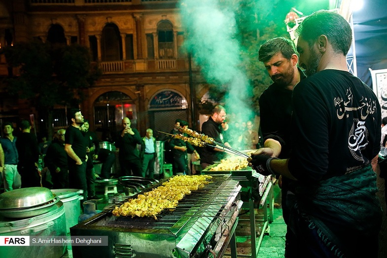 پذیرایی سخاوتمندانه یک موکب در تهران! + عکس