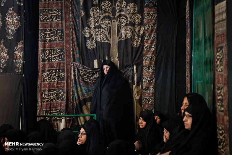 تصاویر: عزاداری در تکیه ۲۰۰ ساله تهران + عکس
