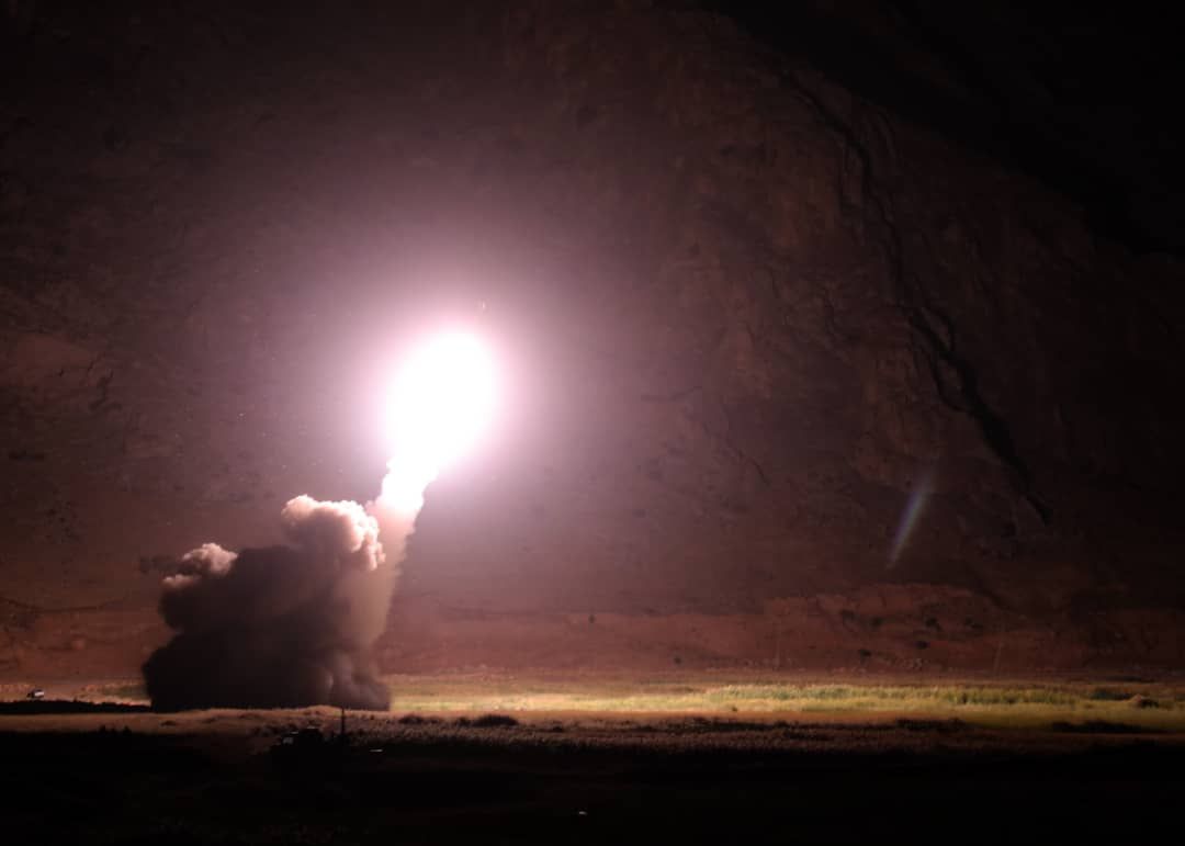 شلیک موشک های سپاه علیه مواضع تروریست ها در سوریه (فیلم)