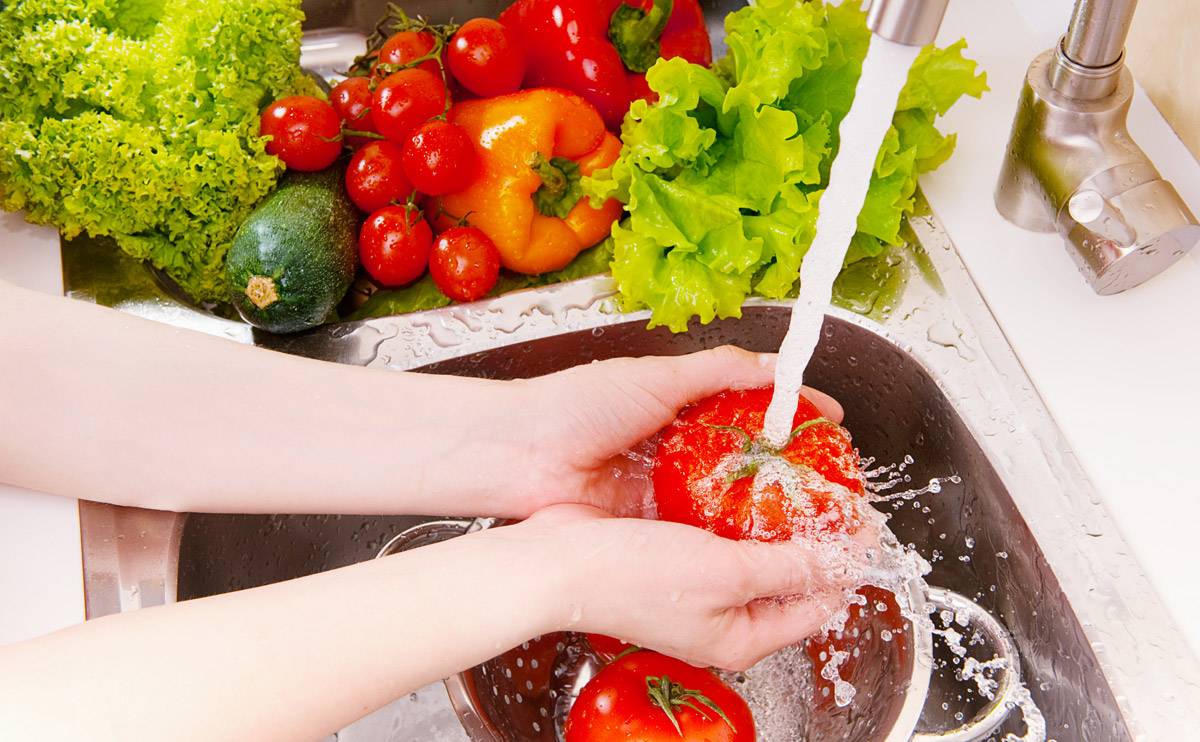 6 گام سالــم برای پیشگیـــــری از مسمومیت های  غذایی خانگـــی