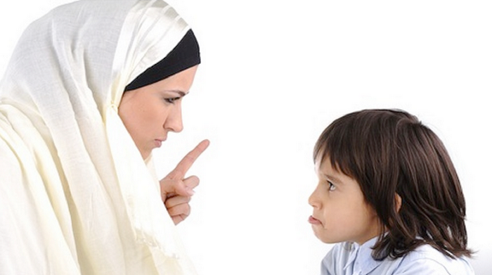 زمان مناسب برای تشویق و تنبیه کودک کدام است؟