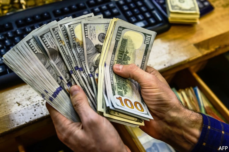 قیمت دلار در تابلوی امروز صرافی ها + عکس