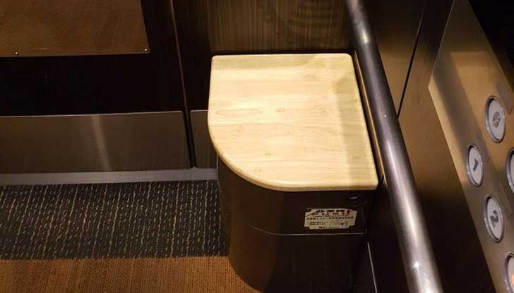 توالت در آسانسورهای ژاپن! + عکس