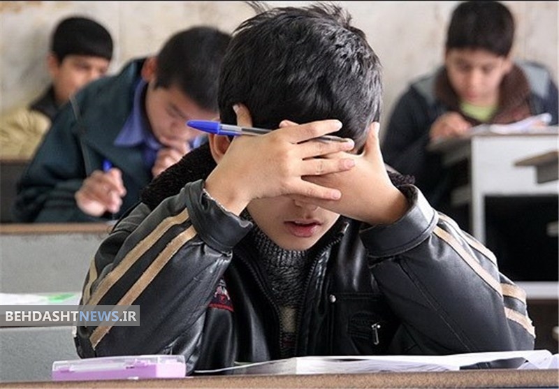 نسبت به کارنامه فرزندم چه عکس العملی نشان بدهم؟