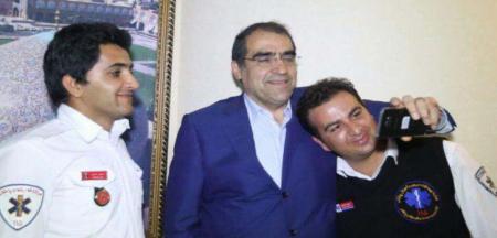 سلفی جالب وزیر بهداشت با پرسنل فوریت های پزشکی! + عکس