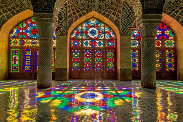 زیباترین بناهای معمارانه جهان که به شیشه های رنگی مزین شده اند+عکس