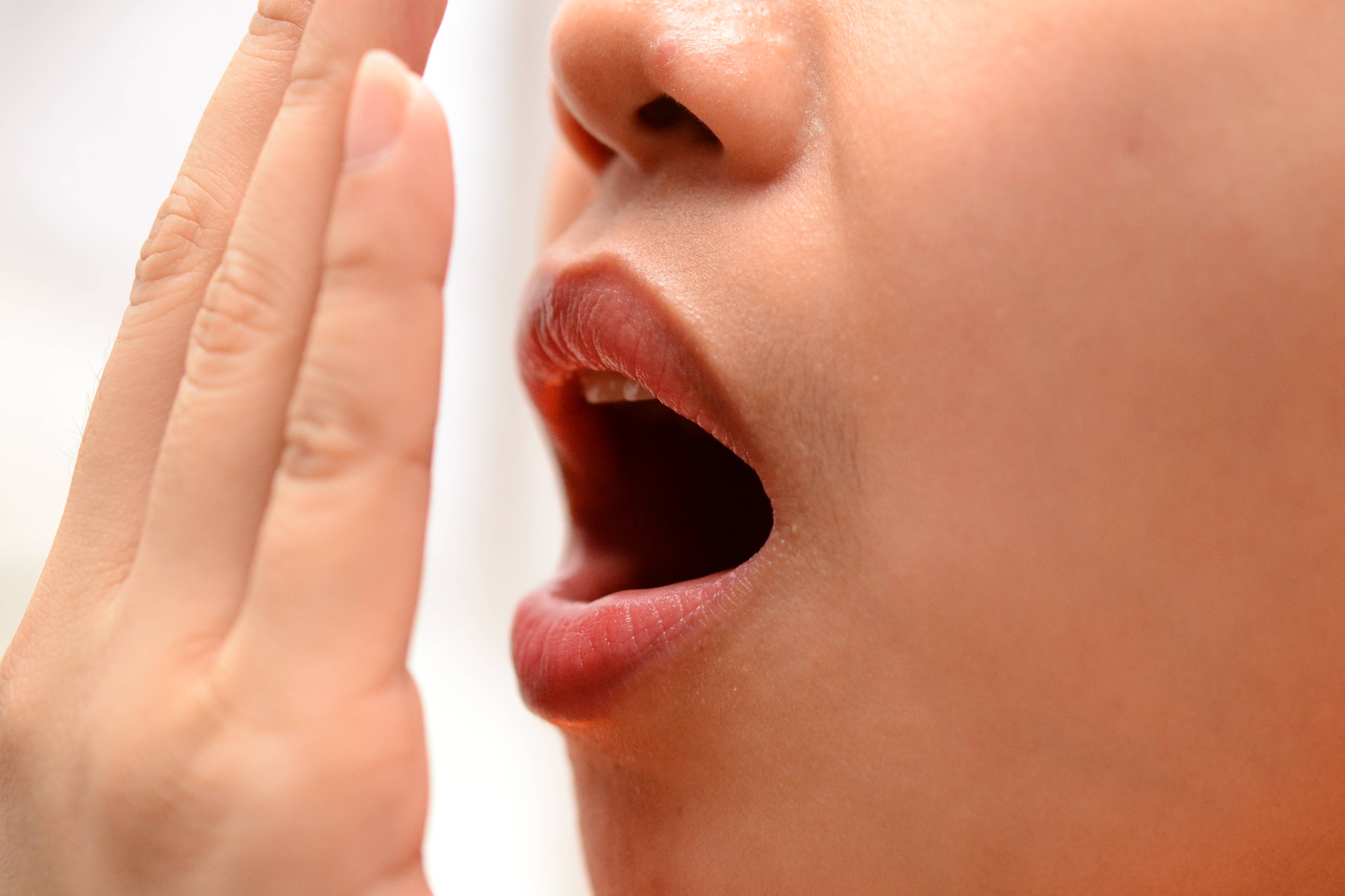 با چند روش ساده بوی دهان را رفع کنید