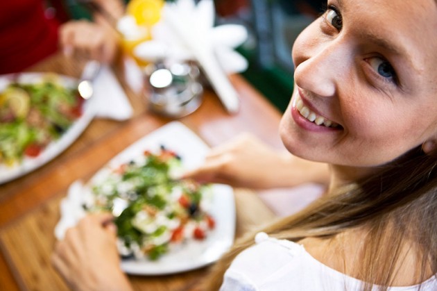 10 دلیل غذا خوردن وقتی گرسنه نیستیم