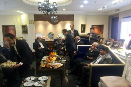 وزیر روحانی در طلافروشی لاکچری! + عکس