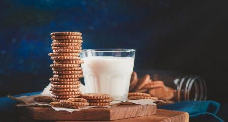 مناسب ترین میزان شیری که باید درطول یک روز مصرف کنیم چقدر است؟ 