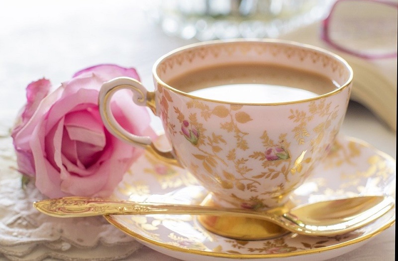 نوشیدن چای درلیوان کاغذی یا لیوان سرامیکی؟