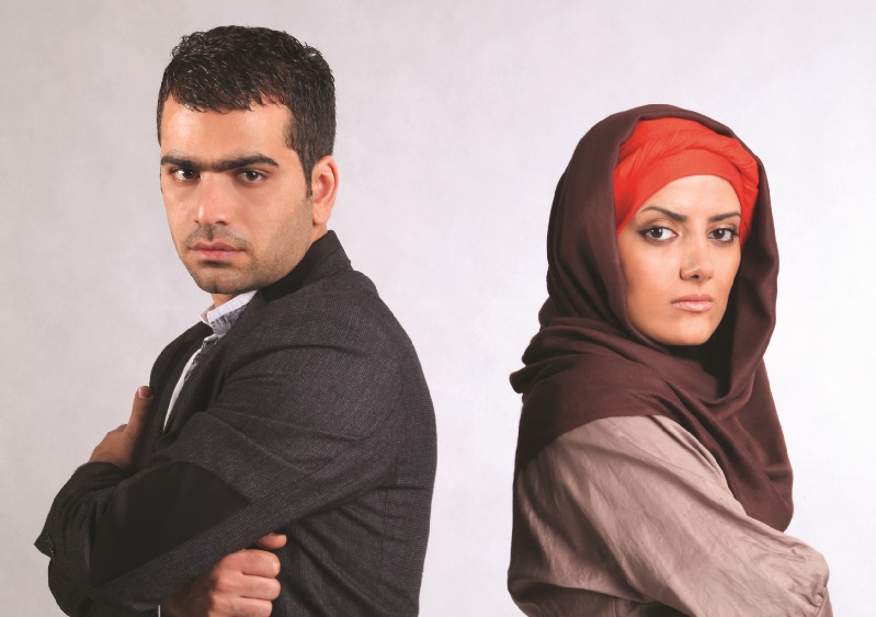 با وجود مخالفت خانواده و بی محلی به همسرم بین طلاق و آشتی دو دل هستم!