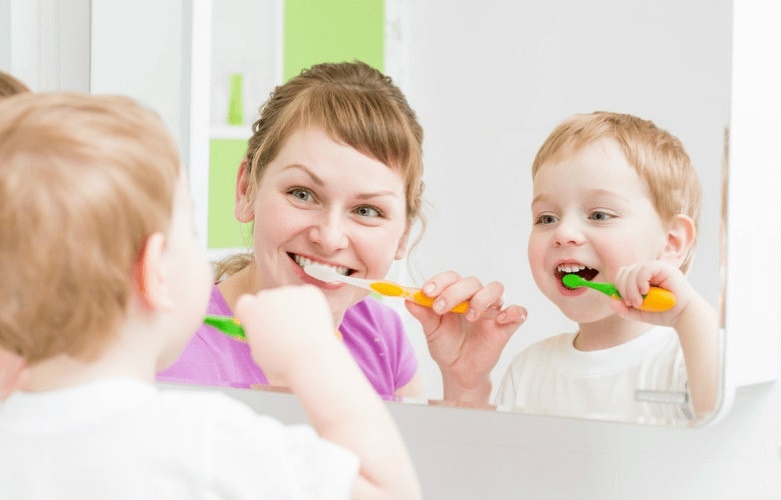 آشنایی با مدل های مختلف مسواک زدن به صورت صحیح