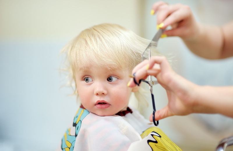 زمان مناسب کوتاه کردن موی نوزاد