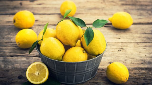 با این میوه شگفت انگیز بوی بدن خود را رفع کنید