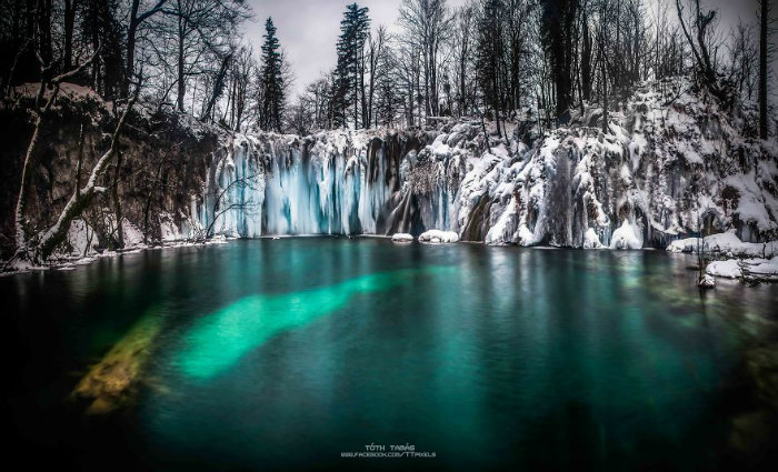 مجموعه تصاویر شگفت انگیزی که قندیل های یخی دریاچه پلیتویک کرواسی را نشان می دهند