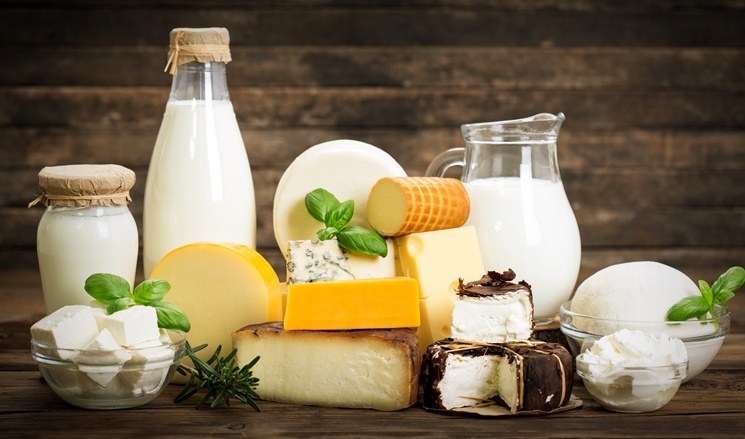 لبنیات پرچرب برای جلوگیری از آکنه بهتر است یا کم چرب؟ 