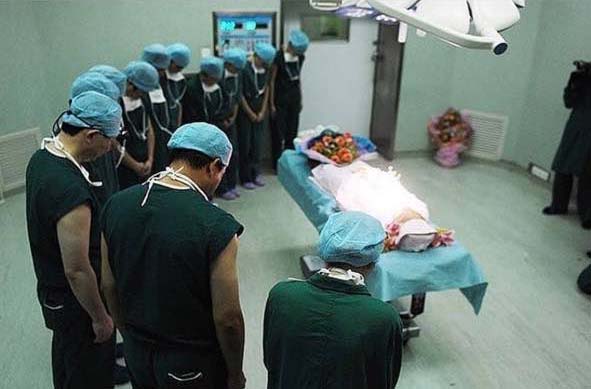 احترام پرسنل بیمارستان به بیمار مرگ مغزی + عکس