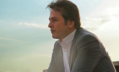 خواننده معروف پاپ کشورمان در اتاق عمل +عکس