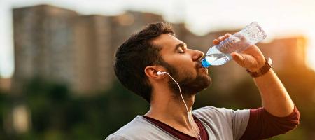 اگر به اندازه کافی آب نخوریم چه اتفاقی برایمان می افتد؟