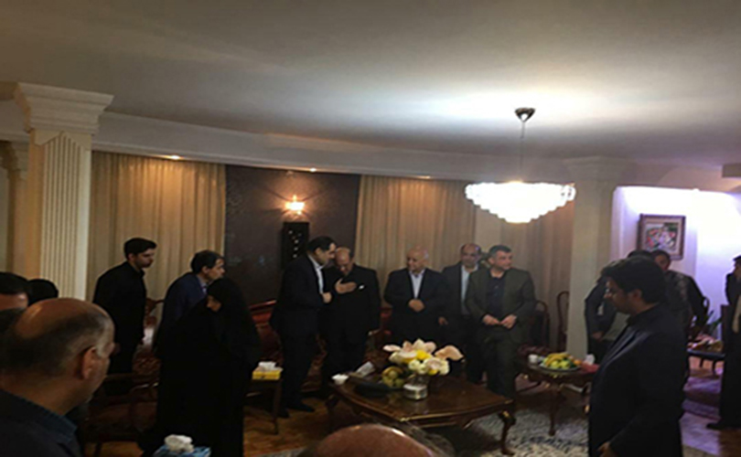 دیدار شبانه وزیر بهداشت با خانواده مرحوم نوربخش + عکس