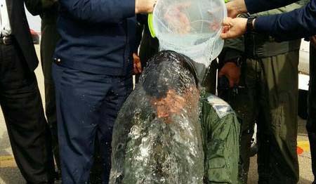 استقبال از خلبان ارتشی با سطل آب سرد! + عکس