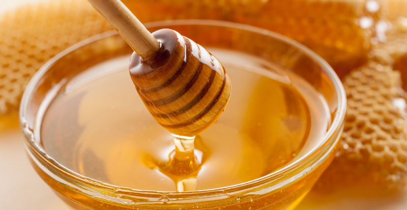 بعد از خوردن عسل چه اتفاقی در بدن می‌افتد؟