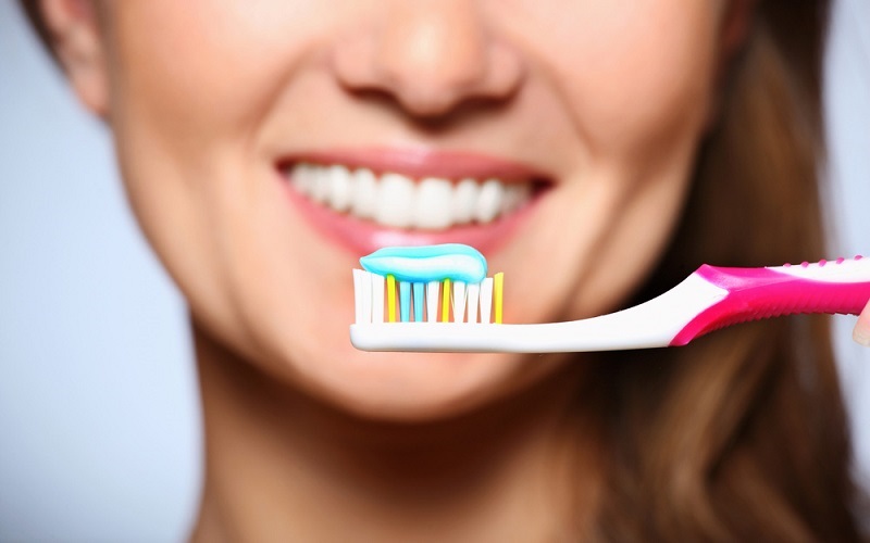 چند دقیقه بعد از غذا باید مسواک زد؟