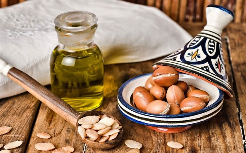 روغن آرگان چیست و چه خواصی دارد؟ روغنی که به طلای مایع مشهور است
