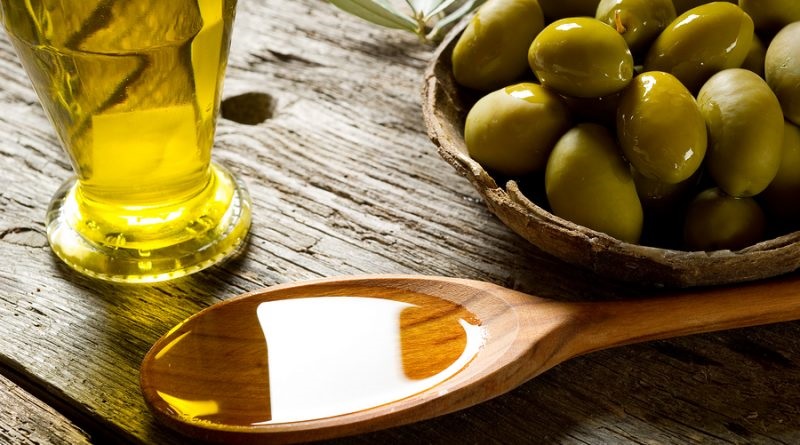 بهترین روغن برای تقویت موهای نازک و کم پشت