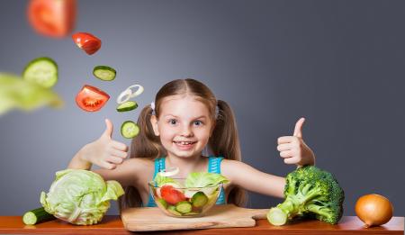  ۴ اشتباه والدین در غذا دادن کودکان