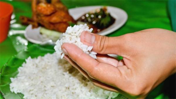 به 10 دلیل مهم با دست غذا بخورید + فواید