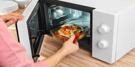 گذاشتن این چیزها در ماکروویو ممنوع