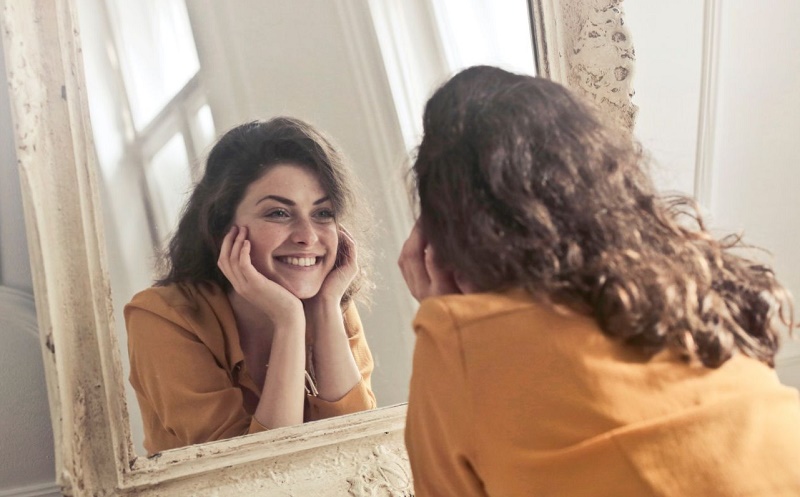  تظاهر به شاد بودن خوب است یا بد؟