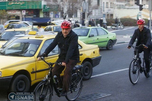 شهردار تهران با دوچرخه به سرکار رفت! + عکس