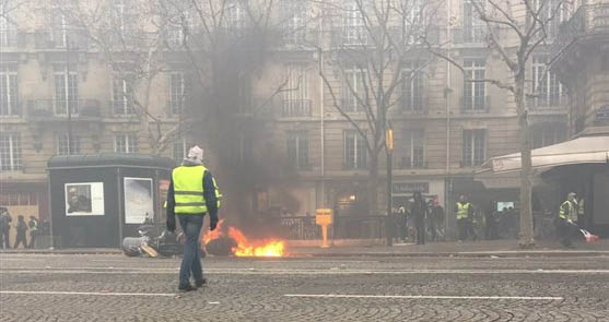 حمله به منزل وزیر محیط زیست فرانسه در تظاهرات + عکس
