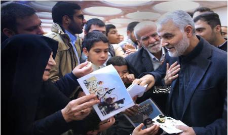 احترام «حاج قاسم» به یک مادر شهید + عکس