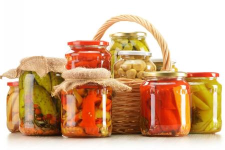 مصرف ترشیجات در شب چه بلایی سرمان می آورد؟